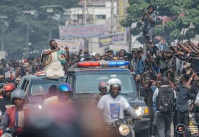 Martin Bakole, accueilli en fanfare à Kinshasa