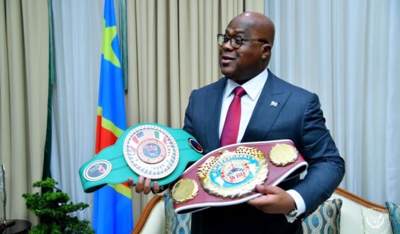 Martin Bakole reçu en héros par le Président Félix Tshisekedi après sa victoire à Los Angeles