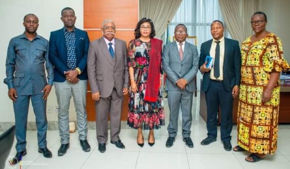Construction d&rsquo;un cimetière mémorial, Les Professeurs de l’Université de Kinshasa en audience auprès du Ministre Acacia.