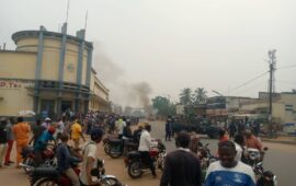 Kananga ville : un accident fait un mort et le véhicule brûlé par des hommes en colère