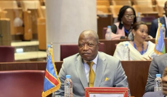 Crise à l&rsquo;UDPS, le Professeur Mbata appelle au soutien du nouveau leadership