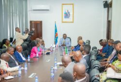 La bancarisation de la paie des agents de l’État en République Démocratique du Congo,une réforme à revoir selon Godé Mpoy