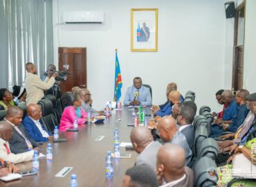 La bancarisation de la paie des agents de l’État en République Démocratique du Congo,une réforme à revoir selon Godé Mpoy