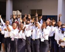 La rentrée scolaire 2024-2025 en RDC, les frais scolaires seront payés en franc congolais dans toutes les écoles