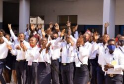 La rentrée scolaire 2024-2025 en RDC, les frais scolaires seront payés en franc congolais dans toutes les écoles