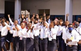 La rentrée scolaire 2024-2025 en RDC, les frais scolaires seront payés en franc congolais dans toutes les écoles