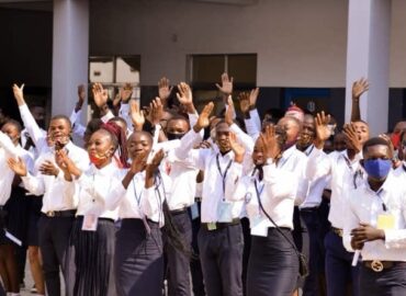 La rentrée scolaire 2024-2025 en RDC, les frais scolaires seront payés en franc congolais dans toutes les écoles