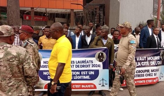 RDC: Les 2500 nouveaux magistrats en sit-in à la Cité de l&rsquo;UA