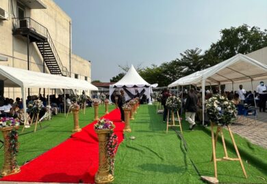 Les Sportifs Kinois rendent un dernier hommage à la Légende Simplice TSHIBANGU.