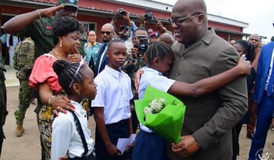 Le Président Tshisekedi visite des écoles