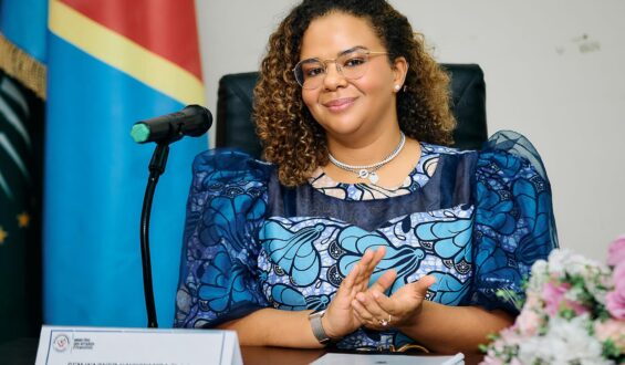 La Ministre Thérèse Kayikwamba en tête de la délégation Congolaise à Luanda