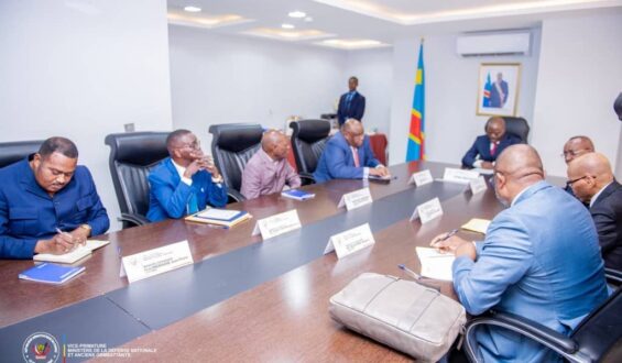 SÉCURITÉ: Guy Kabombo et les anciens ministres de la Défense unis face à l&rsquo;agression rwandaise