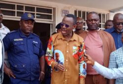 Kasumbalesa : Lutte contre la Criminalité, Trois Groupes des Bandits Présentés au Maire André KAPAMPA.