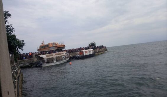 Lac Kivu : un bateau chavire, des dizaines de passagers disparus