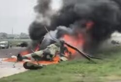 Incident à l’aérodrome de Ndolo : un hélicoptère militaire en feu, 3 morts signalés.