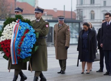 Thérèse Kayikwamba Wagner rend hommage aux victimes de guerre en Pologne et à Goma
