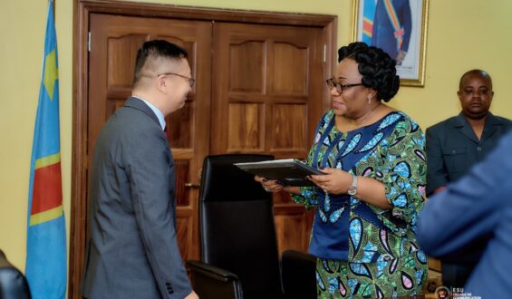 Vers une éducation numérique accrue : l’ESU lance le projet « un étudiant, un ordinateur