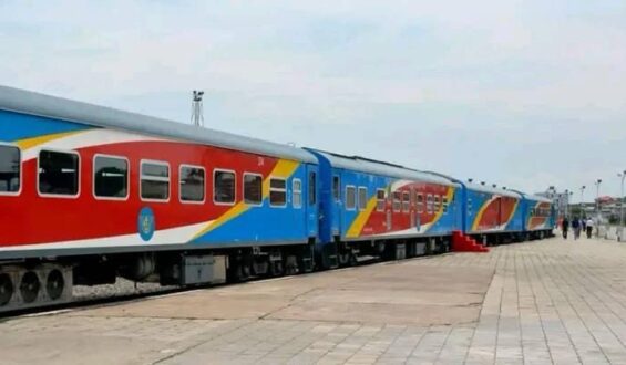 Kasai Central : Le Chemin de Fer Coupé par une Tête d&rsquo;Érosion à Benaleka, Une Menace pour l&rsquo;Économie Locale