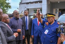 Tanganyika: Le Président Félix Tshisekedi dote des véhicules aux policiers et Administrateurs des territoires.