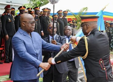 Le Chef d’Etat-Major Banza Mwilambwe porte officiellement l’étendard de commandement des FARDC