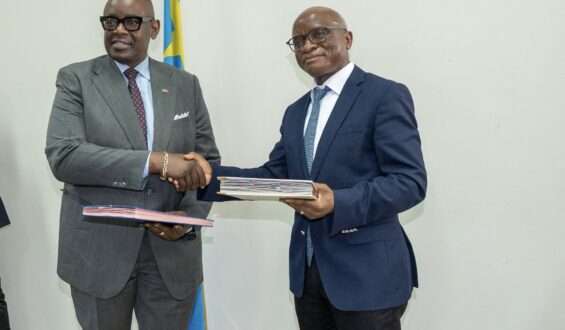 Remise et reprise au PME : Justin Kalumba Mwana-Ngongo promet de rester sur la bonne lancée de son prédécesseur.