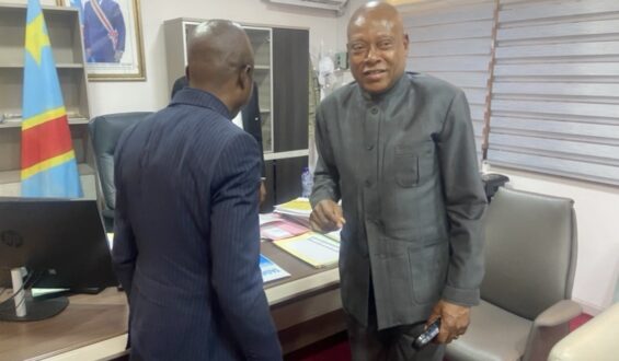 Kinshasa : Steve MBIKAYI Honore son Devoir Civique et Salue la Rigueur de la DGRK