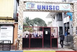 Une Ère Nouvelle à l&rsquo;UNISIC : Le Professeur Espérance Beyedila, Symbole d&rsquo;Excellence et de Rigueur