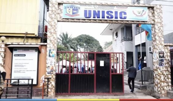 Une Ère Nouvelle à l&rsquo;UNISIC : Le Professeur Espérance Beyedila, Symbole d&rsquo;Excellence et de Rigueur