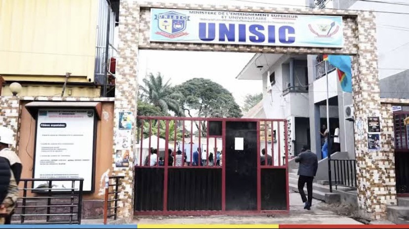 Une Ère Nouvelle à l&rsquo;UNISIC : Le Professeur Espérance Beyedila, Symbole d&rsquo;Excellence et de Rigueur