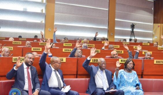 Sénat : Norbert Basengezi Katintima plébiscité à la Deuxième Vice-Présidence