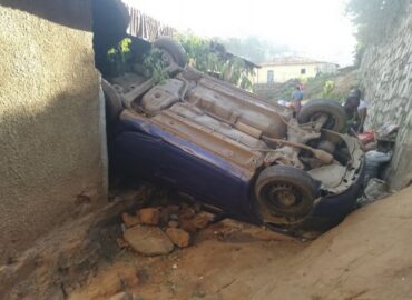 Matadi : Un accident spectaculaire cause d&rsquo;importants dégâts matériels à Mvuzi