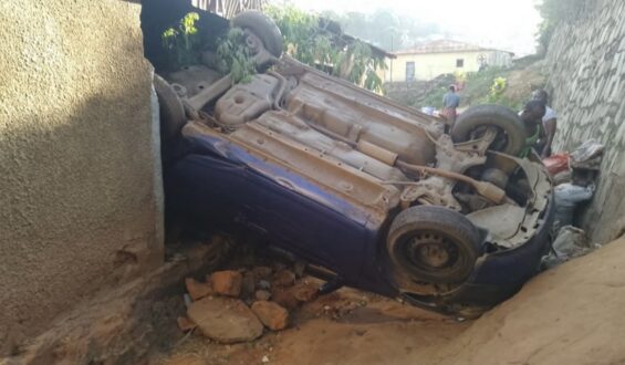 Matadi : Un accident spectaculaire cause d&rsquo;importants dégâts matériels à Mvuzi